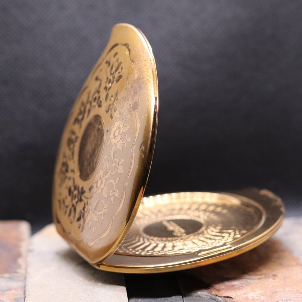 Vintage Elgin American Heart-Shaped Powder Compact – Gold-Tone Etched Design